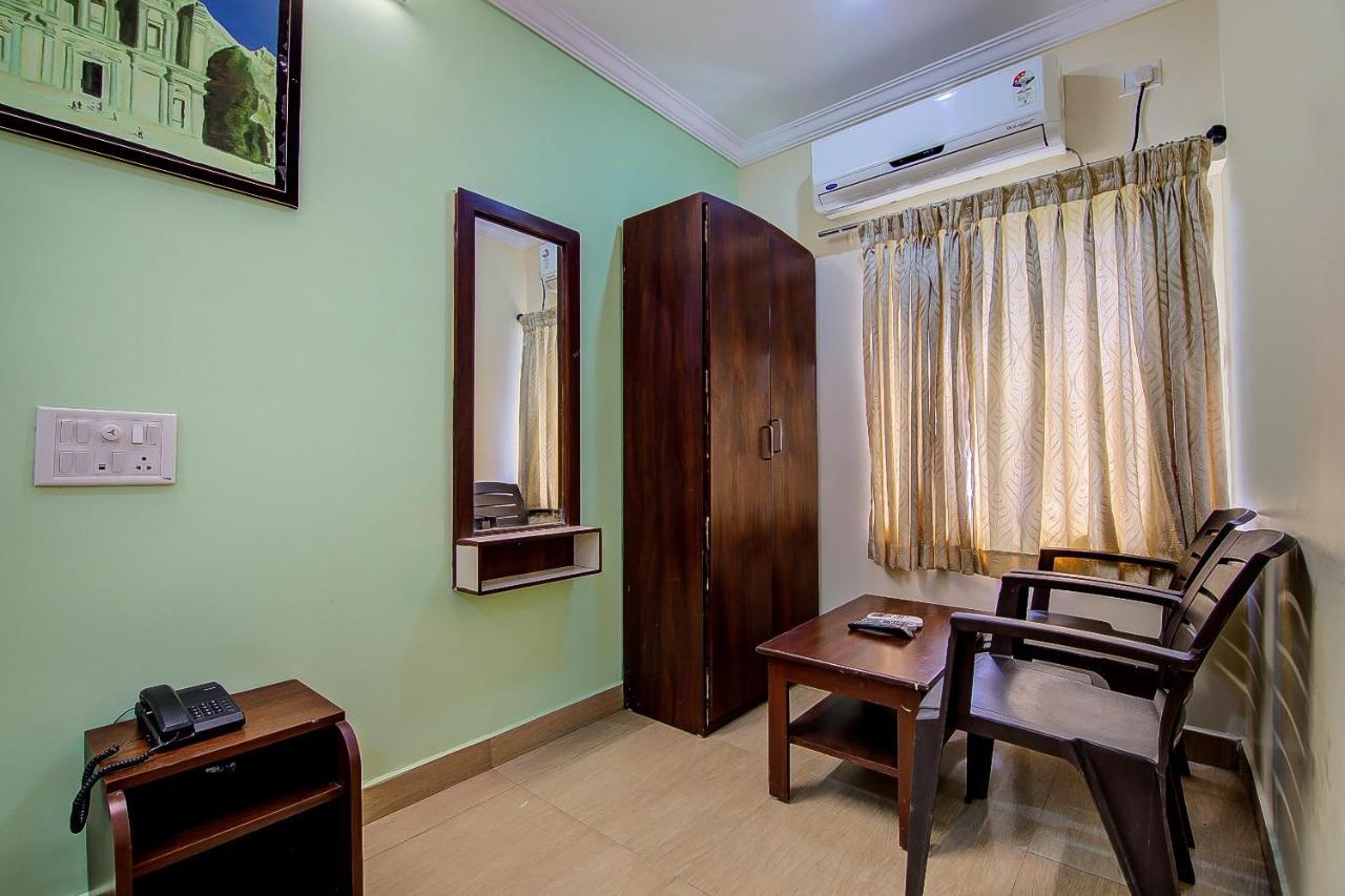 Oyo Lalitha Delight Hotel Visakhapatnam Buitenkant foto
