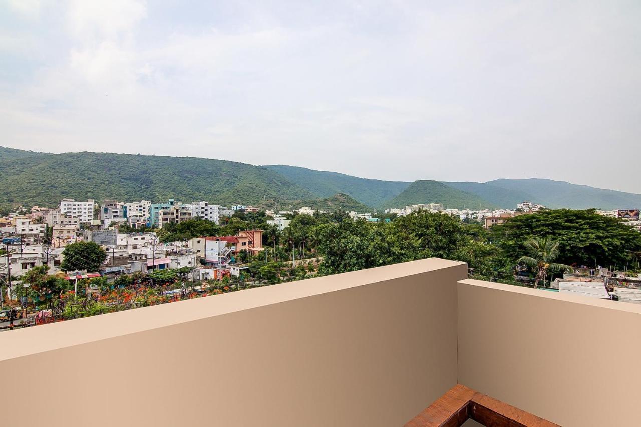 Oyo Lalitha Delight Hotel Visakhapatnam Buitenkant foto