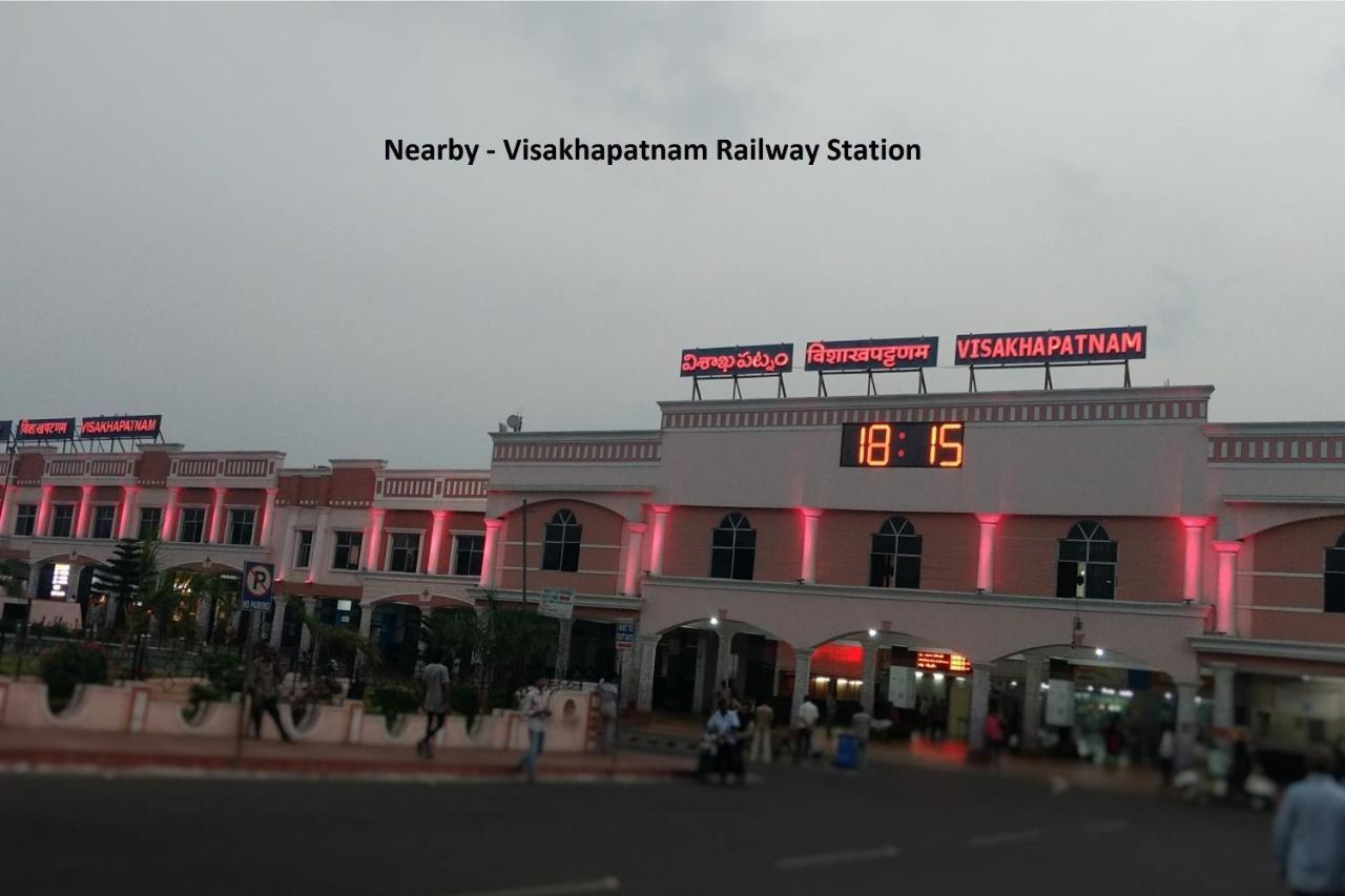 Oyo Lalitha Delight Hotel Visakhapatnam Buitenkant foto