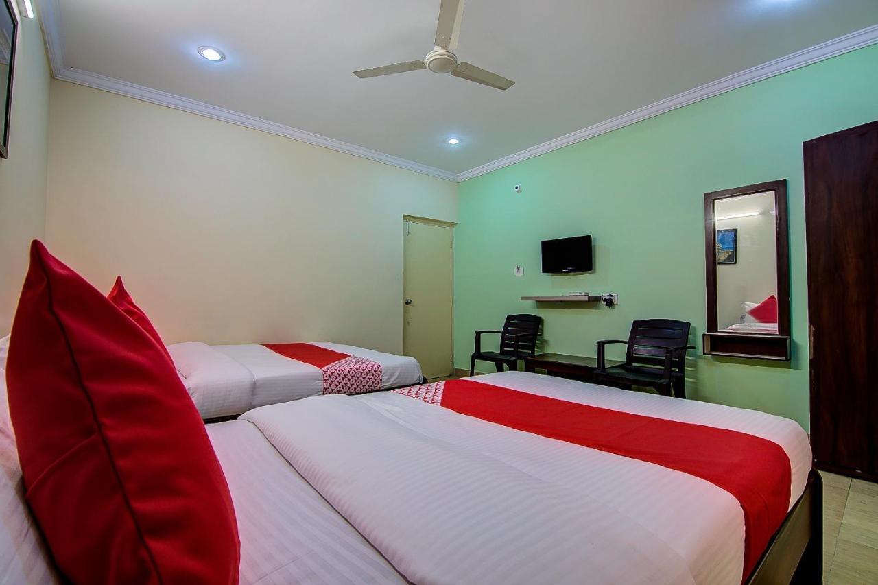 Oyo Lalitha Delight Hotel Visakhapatnam Buitenkant foto