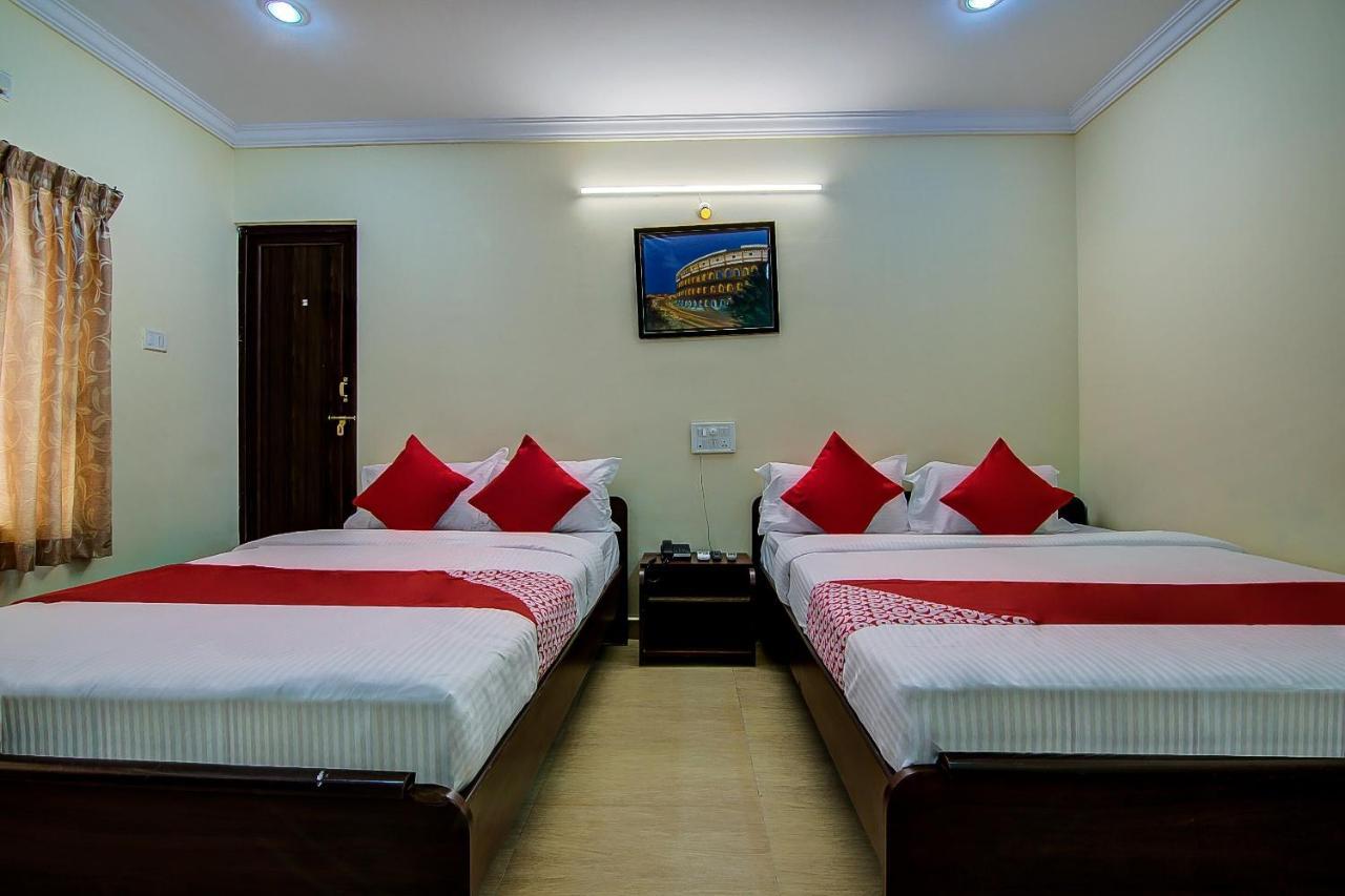 Oyo Lalitha Delight Hotel Visakhapatnam Buitenkant foto