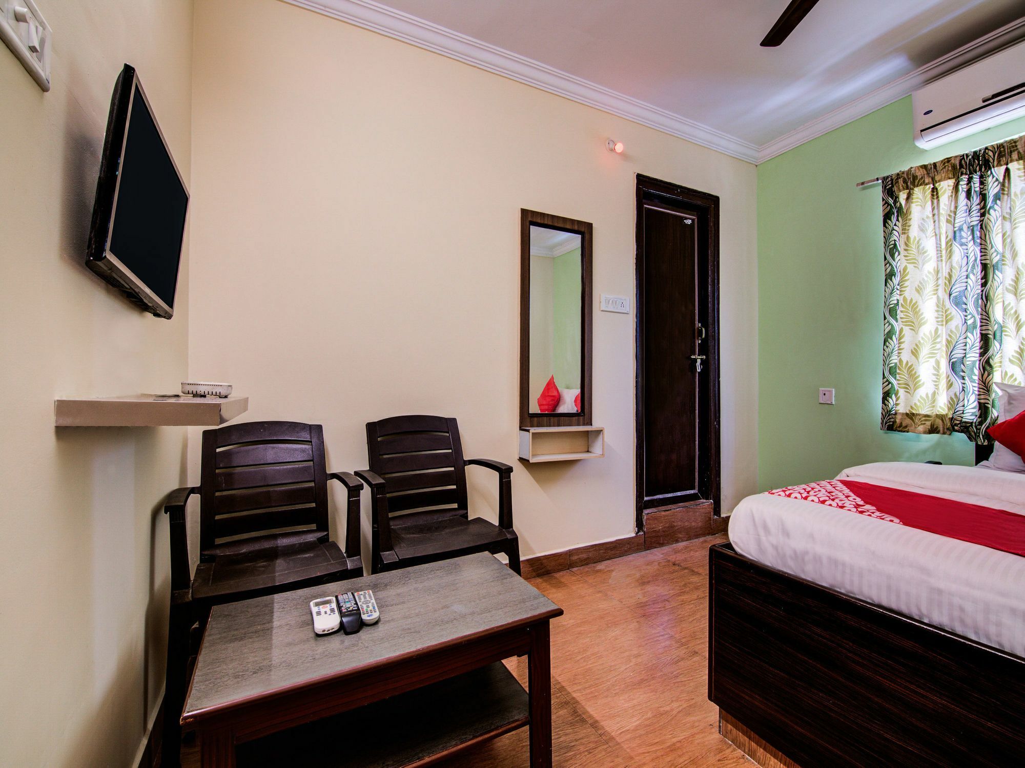 Oyo Lalitha Delight Hotel Visakhapatnam Buitenkant foto